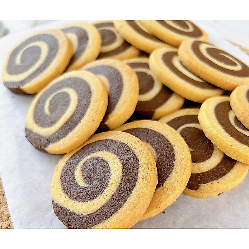 คุกกี้ทูโทนวานิลลา+โกโก้ - Two Tone cookie (กล่องสีขาว - แพคแยกชิ้น)
