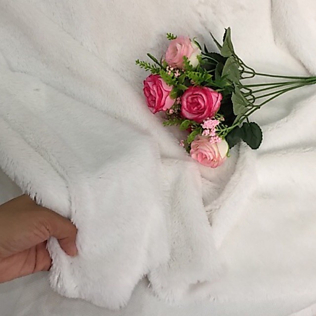SHORT FUR WHITE FUR CARPET - ️