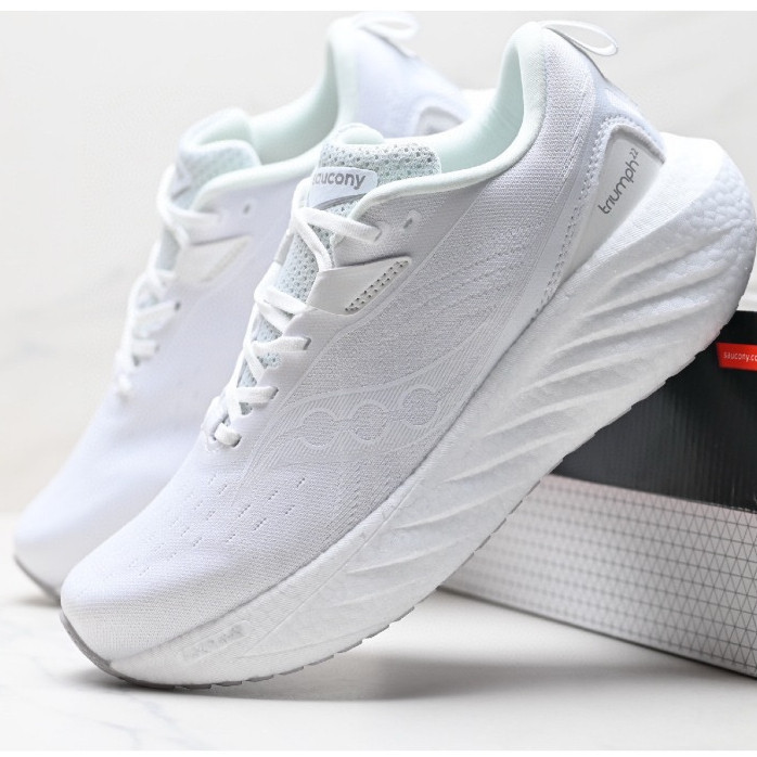 Saucony Triumph 22 รองเท้าวิ่งเรืองแสง