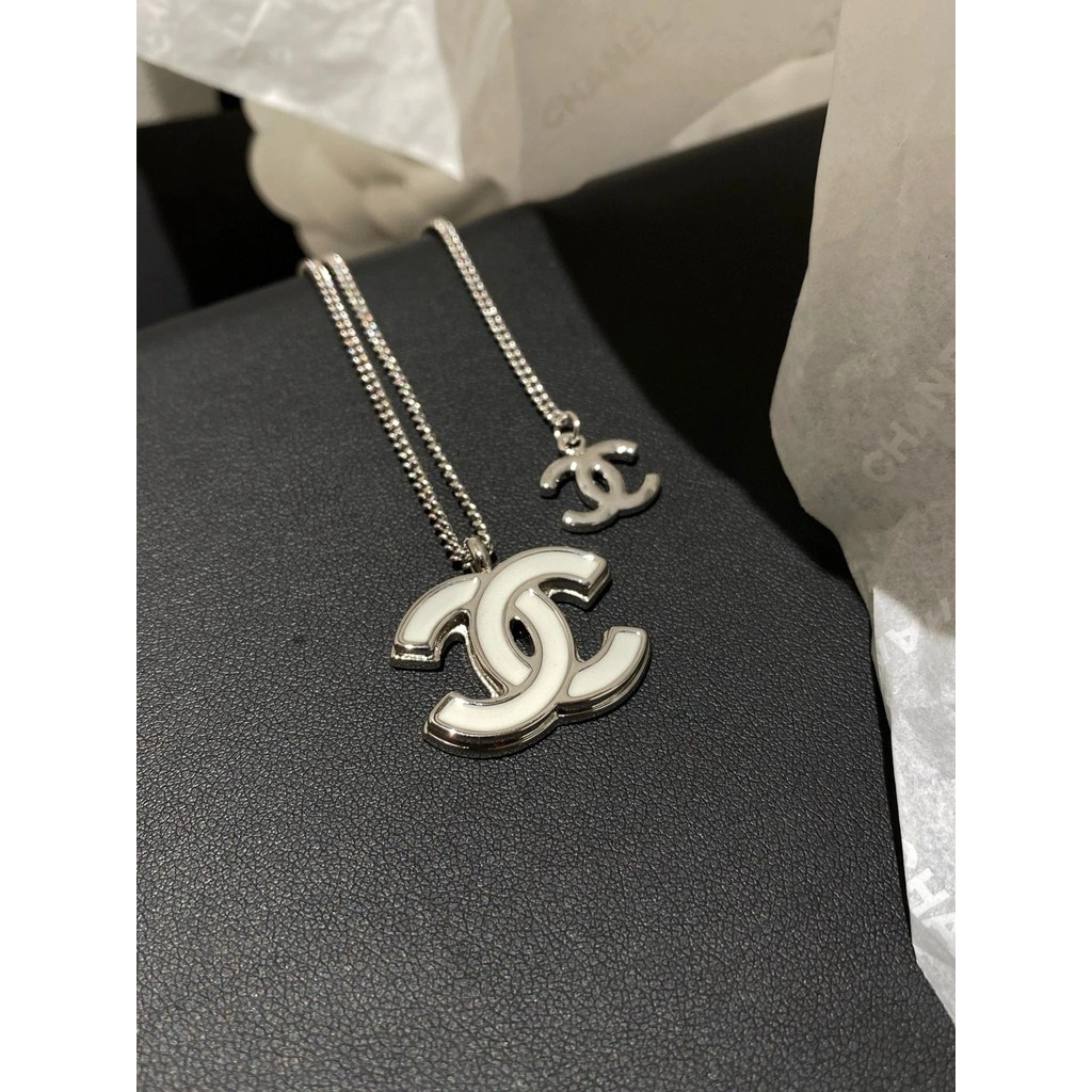 สร้อยคอมัลติเพลท เคลือบสีขาว สไตล์ Chanel Z2SD