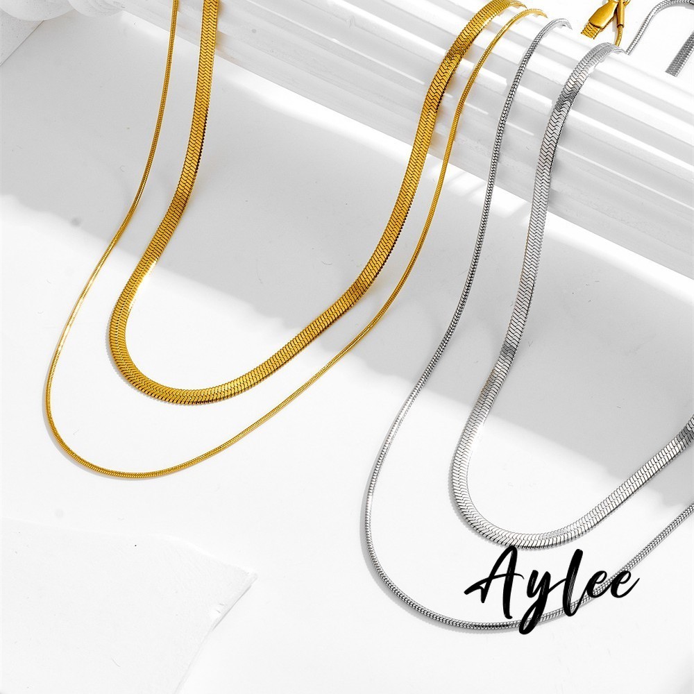 [Aylee]สร้อยคอโซ่กระดูกงูคู่สีทองสําหรับนักเรียนหญิงทําจากโซ่แบนโลหะผสมป้องกันการซีดจางB499