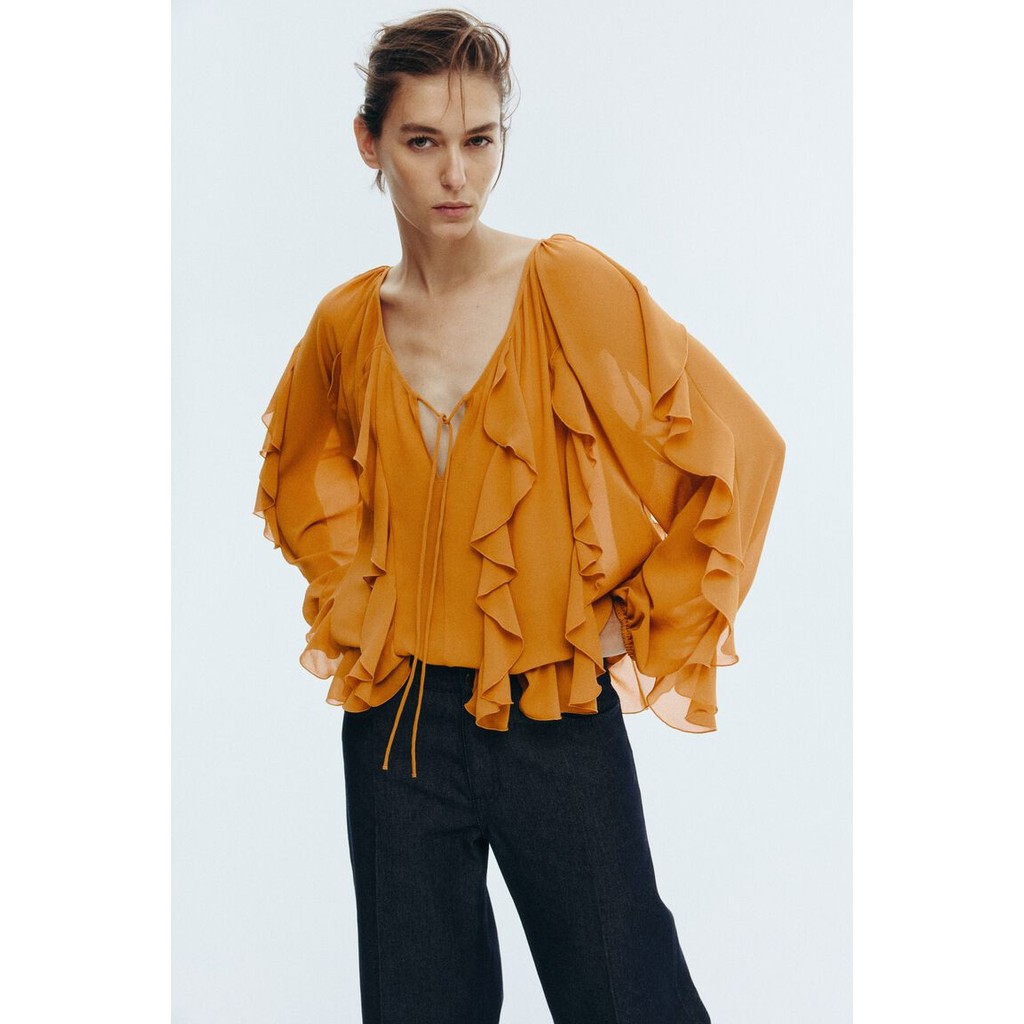 H&M(เอชแอนด์เอ็ม) เสื้อเบลาส์ตกแต่งระบาย Women Flounce-trimmed blouse 1307157_1