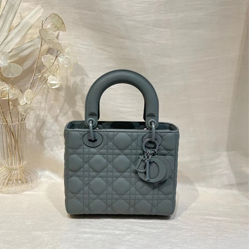ดีไซน์ใหม่จาก Dior - Four-Grid Dior Rock Grey
