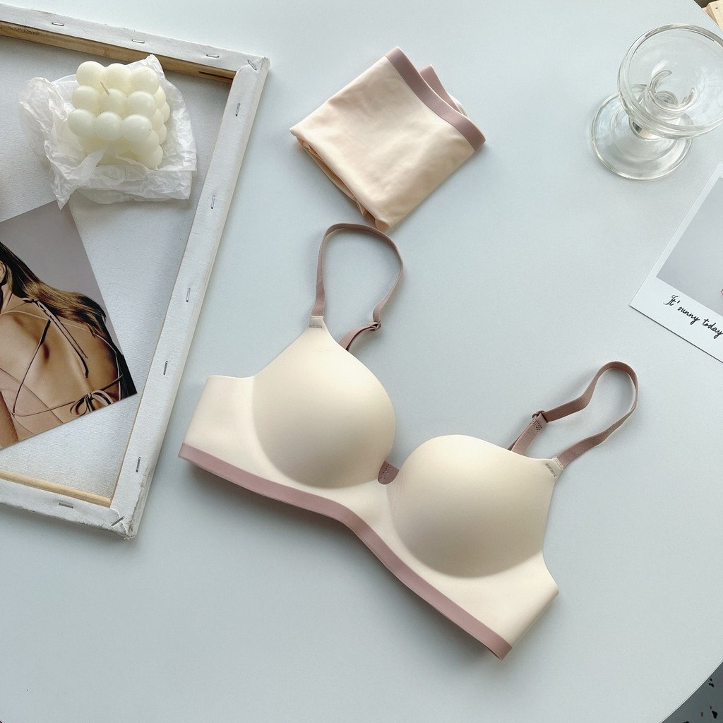 Ljs ชุดชั้นในไร้รอยต่อชิ้นเดียวสีเขียว GT 32 70AB Shop F sale TH ✨sulphur289.th✨