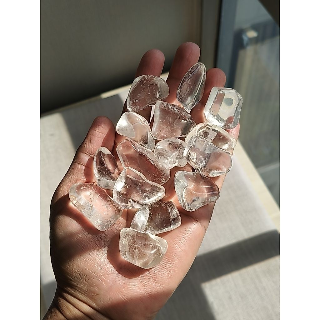 ควอตซ์ใส ก้อนขัดเงา ขนาดสะสม เนื้อสวยใสมาก มี 2 ขนาดให้เลือก( Clear Quartz ) ราคาต่อ 1 ชื้น