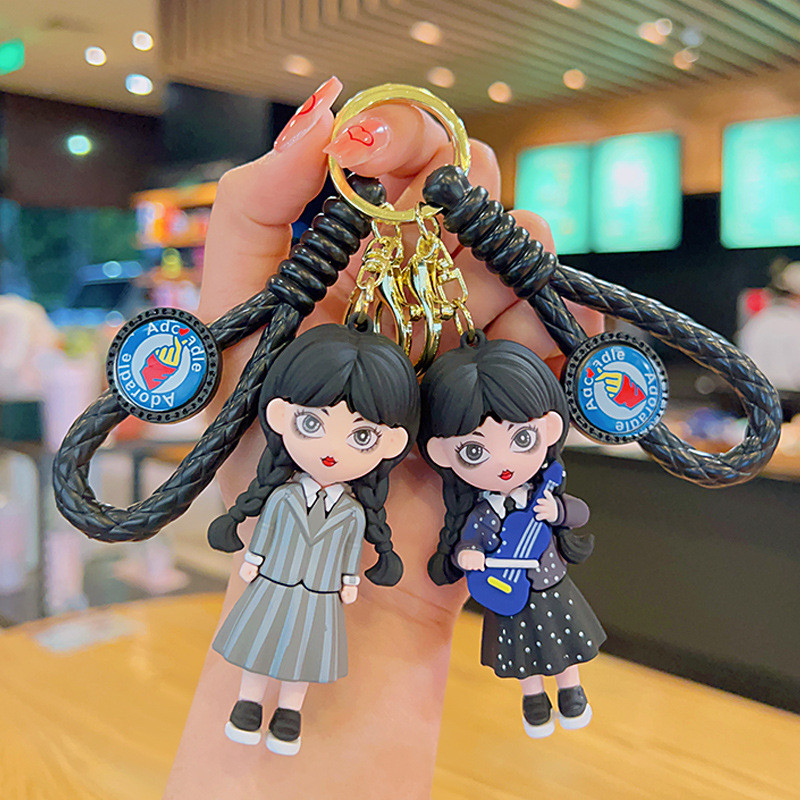 Wednesday Adams พวงกุญแจการ์ตูนพวงกุญแจรถสร้างสรรค์ จี้ห้อยกระเป๋า แหวนของขวัญขนาดเล็ก