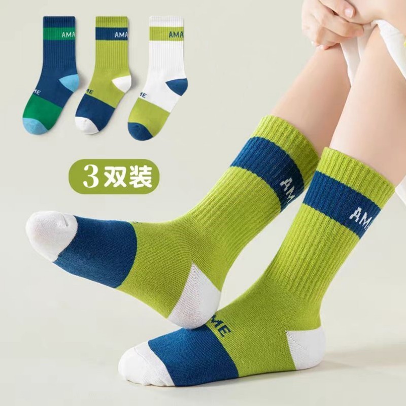 ถุงเท้าสำหรับนักเรียน ไซส์กลางสำหรับเด็กและเยาวชน ระบายอากาศได้ดี สไตล์สมัยใหม่ ผลิตจากผ้าฝ้าย รหัสส