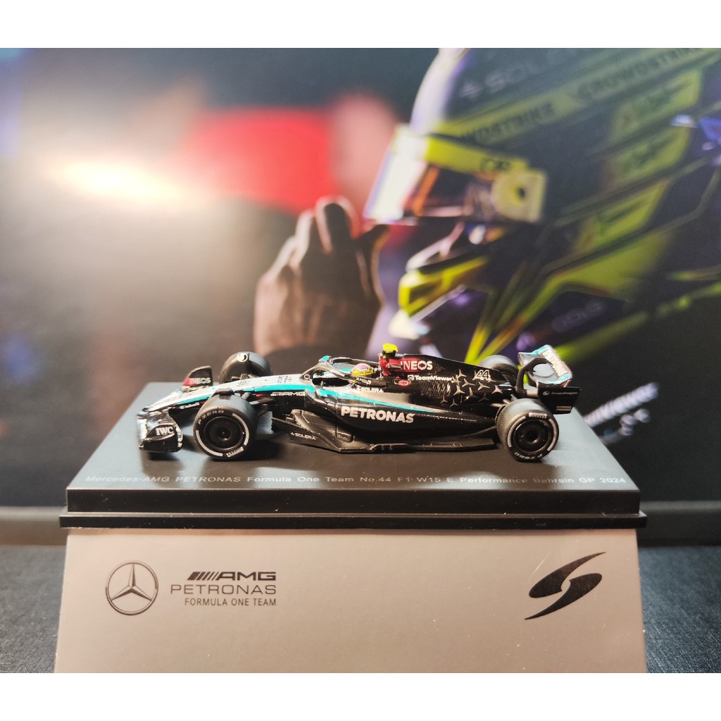 F1 Racing Model 1: 64 SPARK Mercedes Benz W15 Hamilton Balin Station W15 Hamilton Balin Lewis Hamilt