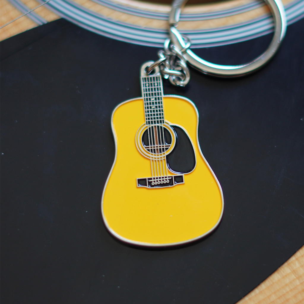 กีตาร์พวงกุญแจ Replica Martin D28 กีตาร์ Merchanical Musician ของขวัญพื้นบ้าน Rock Merchanted จี้รถ