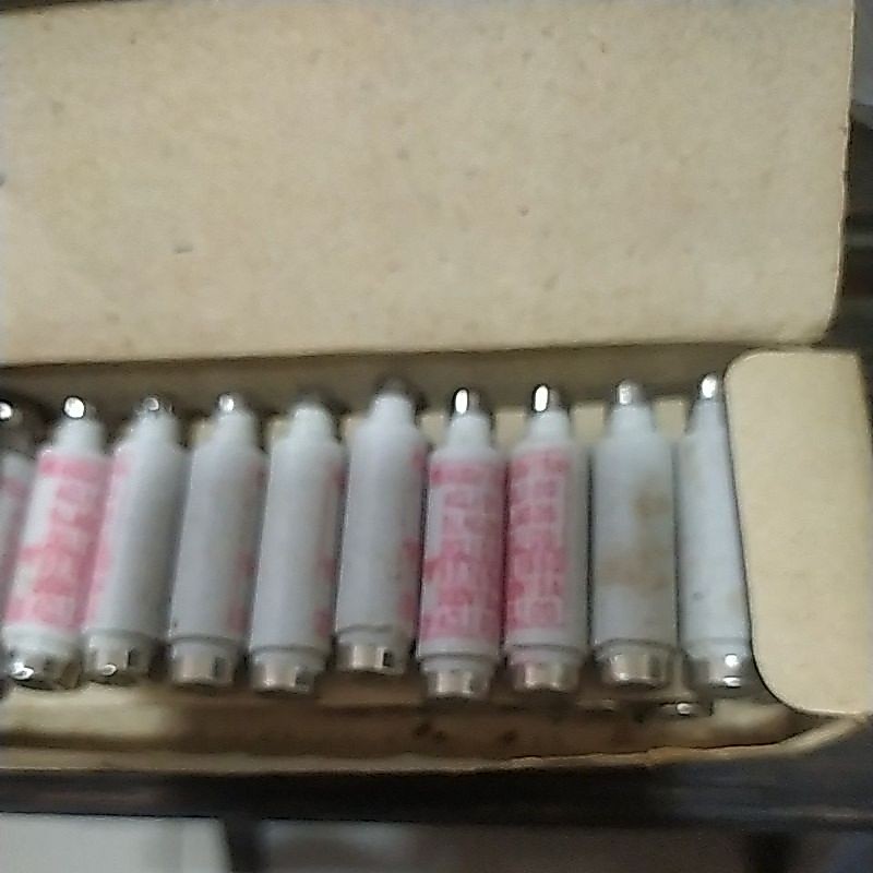 ฟิวส์กระเบื้องขนาด15A600VทรงกระบอกfuselinkF29