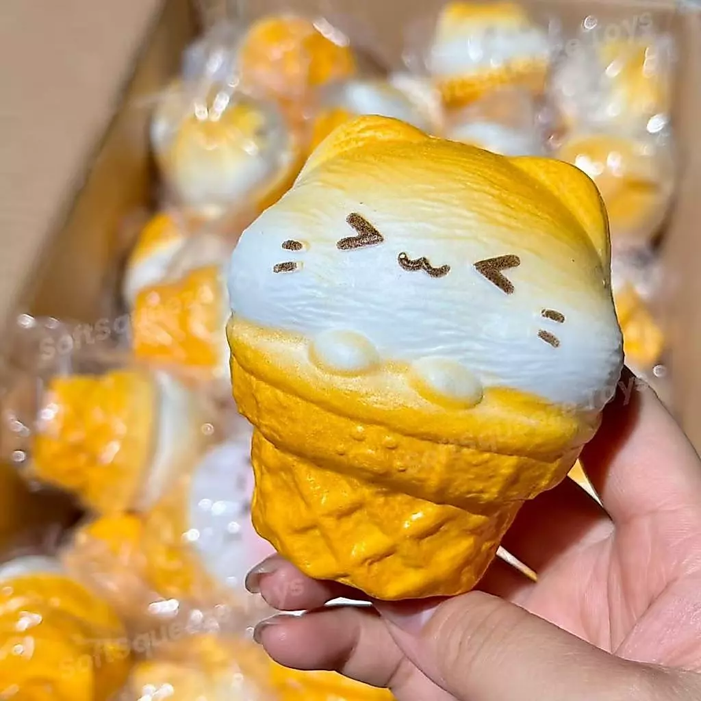 สกุชชี่ ​​ของเล่นเด้งกลับอย่างรวดเร็วหลังจากกดของเล่นกดไอศครีมลูกแมวน่ารัก