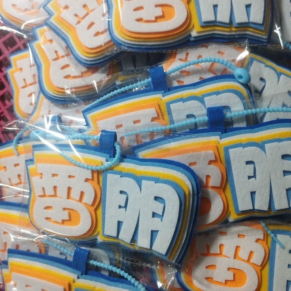 จี้ Tian Xu Ning Ziyu Ray-Ban พร้อมสายคล้องและการ์ดข้อความ ทำจากวัสดุไม่ทอลาย