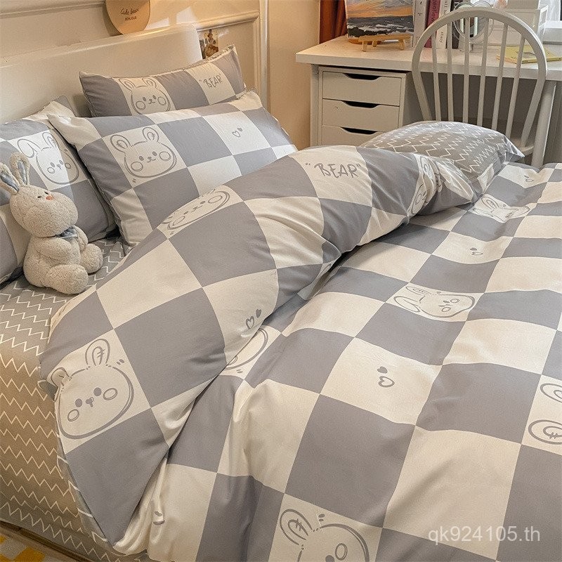 ปลอกผ้านวมทำจากผ้าฝ้ายแท้ พร้อมให้เลือกขนาด 150x200 สำหรับคนเดียวและ 180x200 สำหรับสองคน โดยแบรนด์ I