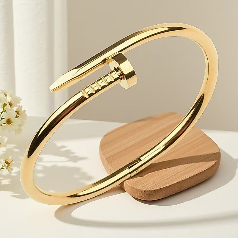 Kajia หรูหรา Niche สร้อยข้อมือเหล็กไทเทเนียมทองเกรดสูง 18K Gold-Plated Non-Fade แฟนธรรมดาวงกลมสร้อยข้อมือสร้อยข้อมือ