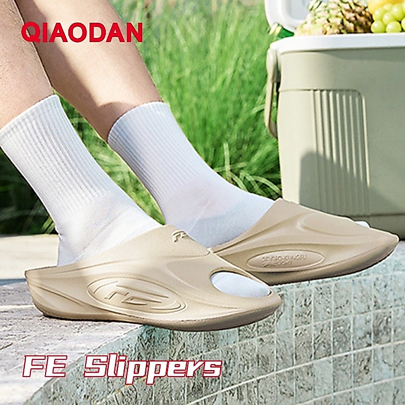 Qiaodan FE รองเท้าแตะผู้ชาย One-piece Soft Rebound Anti-slip สวมใส่รองเท้าแตะนุ่ม QXL113252434ร