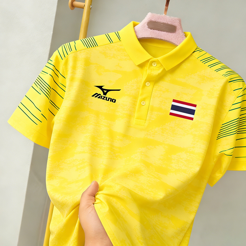 2026 ฤดูร้อนขายร้อนคุณภาพสูงคลาสสิกเสื้อกีฬาลายเรียบง่ายหลายสีให้เลือกแฟชั่นเสื้อโปโลผู้ชายแห้งเร็วระบายอากาศแขนสั้นบางสไตล์