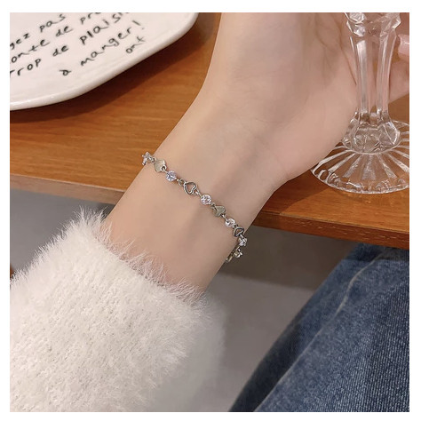 88MART.ID As Love Chain สร้อยข้อมือคริสตัลหัวใจ Simple Silver Chain สร้อยข้อมือสําหรับผู้หญิงเครื่อง