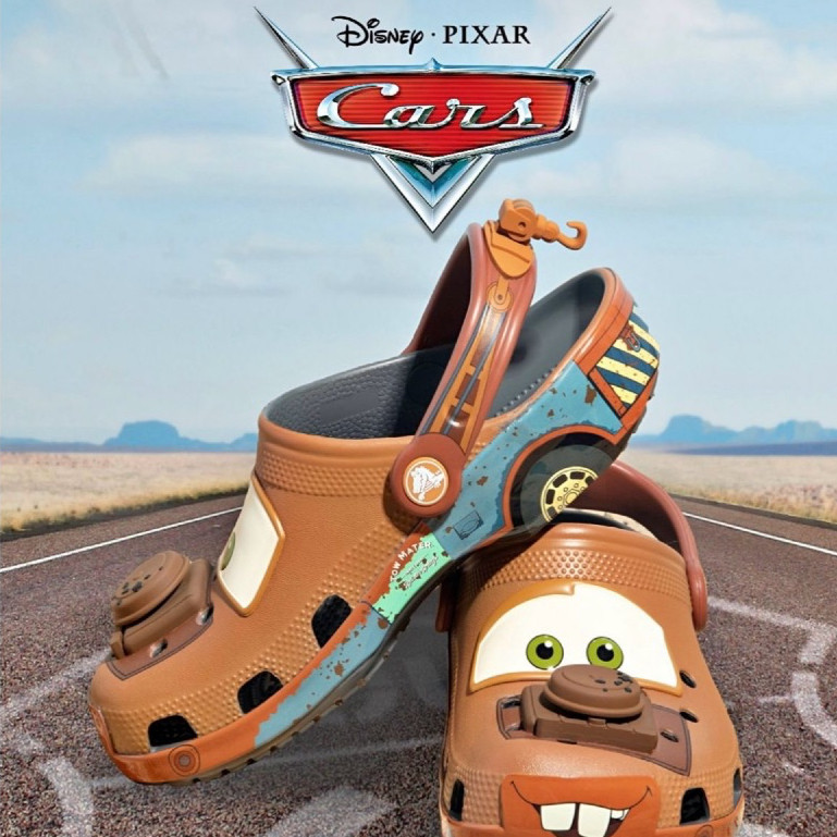 🇰🇷พร้อมส่งCrocs CLASSIC DISNEY AND PIXAR CARS’ MATER CLOG mcqueen /mickey mouse- preorderoppa
