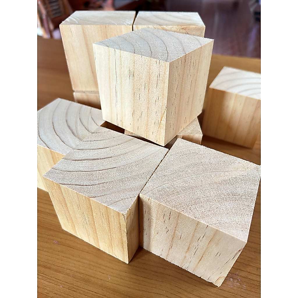 ลูกเต๋าไม้สนนอก กว้าง7cm.หนา7cm.ยาว7cm.  เป็นไม้สนมือ1 รีดเรียบทั้ง4ด้าน อบแห้ง อบยากันแมลง งานDIY