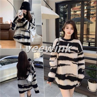 Veewink พร้อมส่งจากกทม เสื้อสเวตเตอร์คอปิดลายม้าลาย สไตล์ญี่…