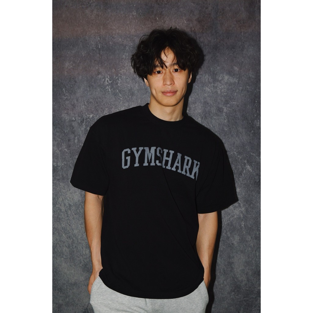 เสื้อกีฬาหลวมแขนสั้น Gymshark สำหรับผู้ชายและผู้หญิง นุ่มและดีไซน์ย้อนสมัย