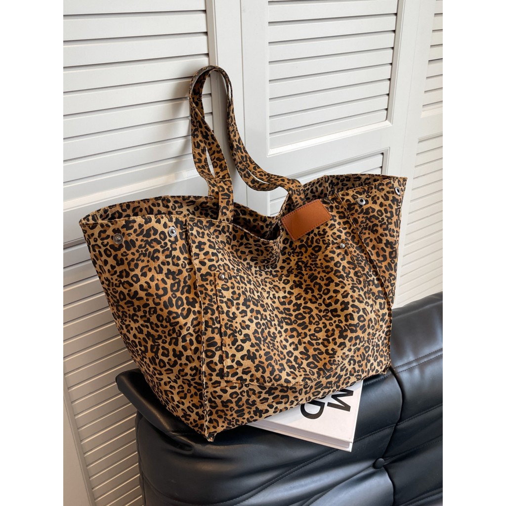 กระเป๋า tote ผ้าแคนวาส พิมพ์ลายเสือดาว สีทึบ