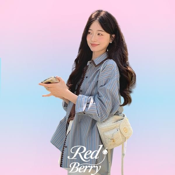 Red Berryเสื้อเชิ้ตลายทางปกเสื้อปักลายเปลือกหอย สำหรับผู้หญิง เสื้อเชิ้ตหลวมๆ สีฟ้า 99140