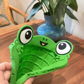 In stockToy Story 5 Lilypad Frog เคสแท็บเล็ต - ฝาครอบป้องกันซิลิโคนสําหรับ Apple iPad, ของขวัญสําหรับเด็กการ์ตูนน่ารัก