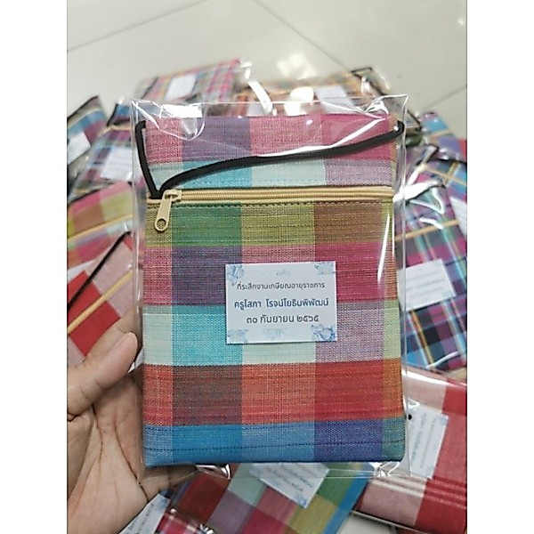 กระเป๋า​สะพายข้างสายเชือกร่มลายผ้าขาวม้า