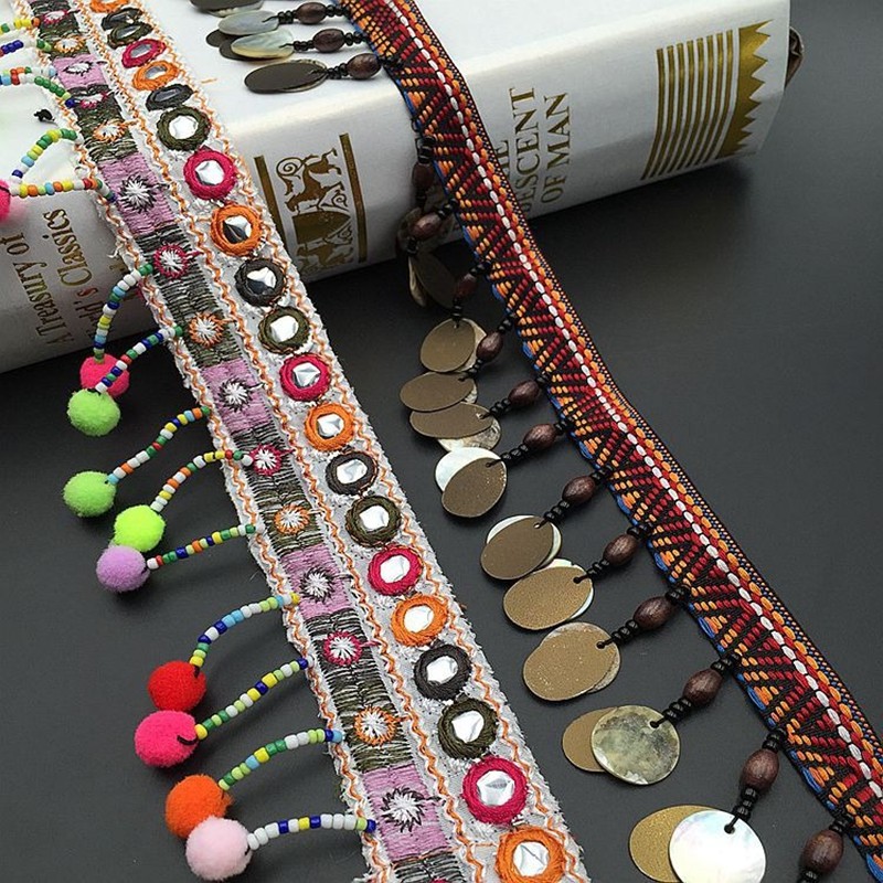1Yards ผ้าไหมพู่ Fringe Trim พู่ลูกไม้ริบบิ้น Pompom Trims ผ้าสําหรับอุปกรณ์เย็บผ้าเสื้อผ้าลูกปัด DIY ริบบิ้นสําหรับเย็บปักถักร้อยรองเท้ากระเป๋าวัสดุผ้าม่าน