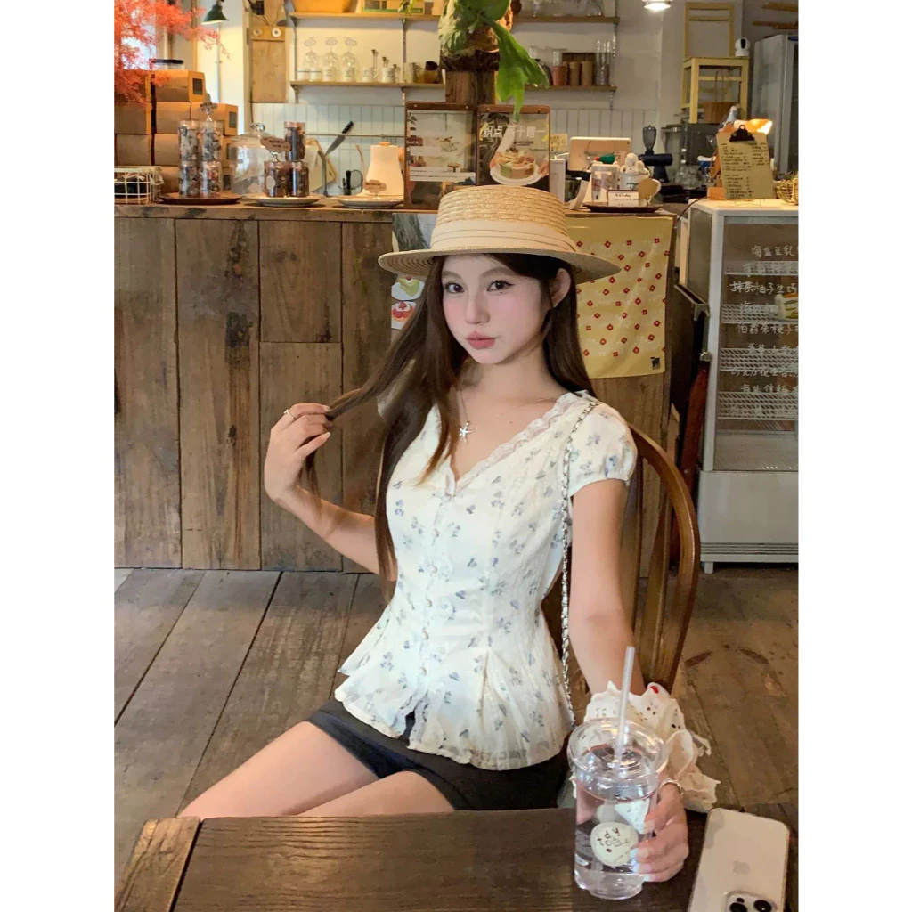เสื้อครอปลายดอกสีม่วง คอวีแขนฟู สไตล์ฝรั่งเศส thumbnail 5