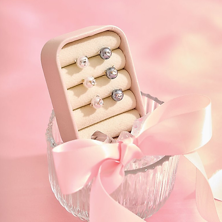 earika.earrings - White&Black pearl purr stud ต่างหูไข่มุกแมวขาว/ดำ วัสดุสแตนเลส (stainless steel) เหมาะสำหรับคนแพ้ง่าย