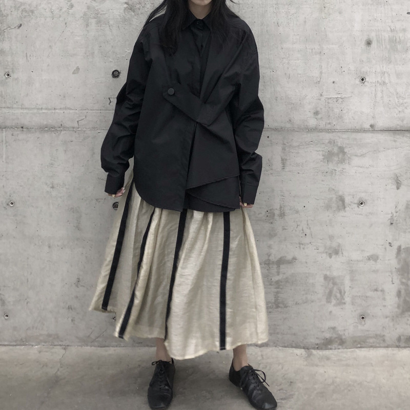 เสื้อแขนยาวปุ่มด้านบน ดีไซน์ทแยงจาก Yoji Yamamoto สไตล์ดาร์ค