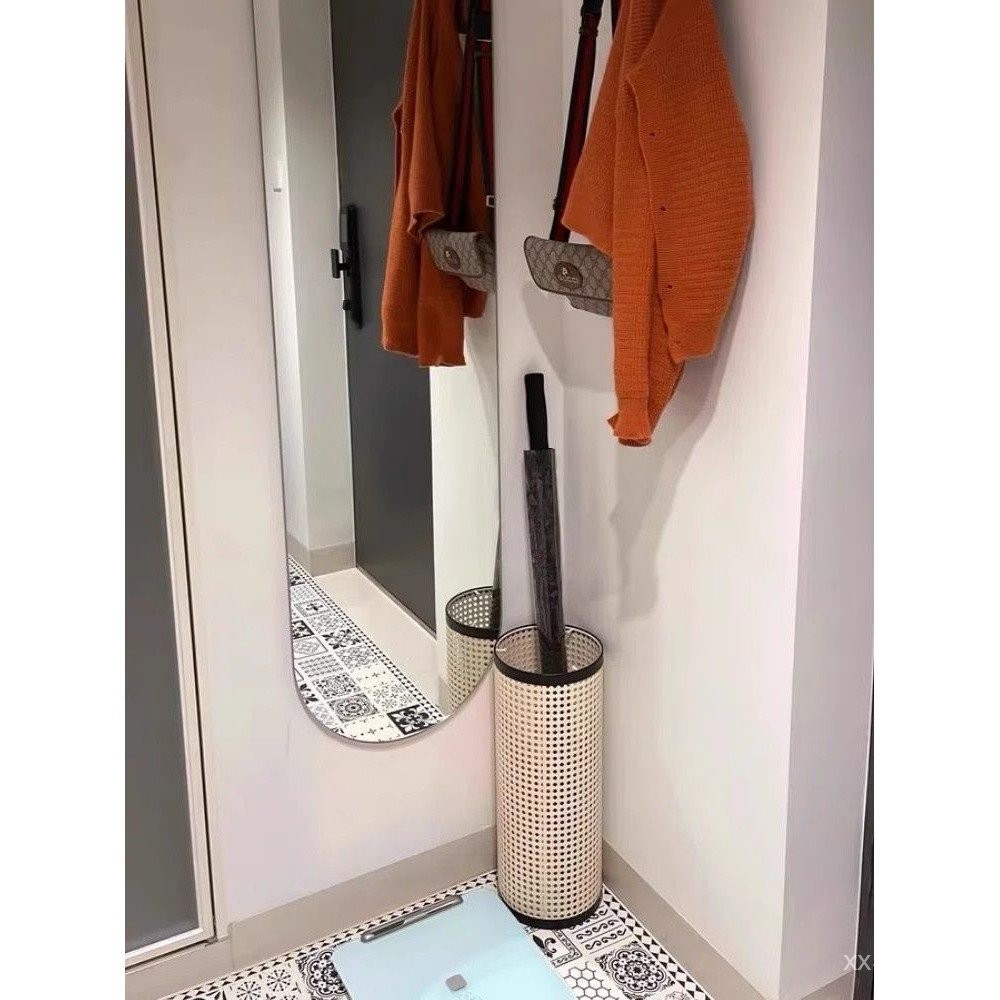 ที่เก็บของ Minimalist Cafe สไตล์ญี่ปุ่นตกแต่งบ้านครีมร่มถังร่มขาตั้ง B & B ออกแบบหวายเหมือนร่มสไตล์ใ