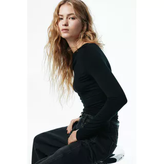 H&M(เอชแอนด์เอ็ม) เสื้อท็อปผ้าวิสโคสดีไซน์ระบายพลิ้ว Women Draped viscose top 1314271_1