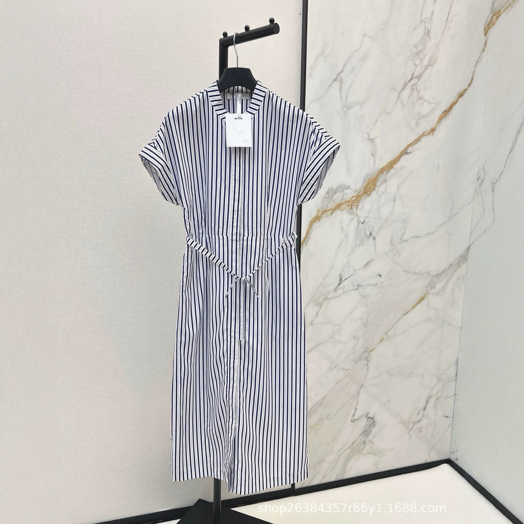 SO8R C--D. New striped off-shoulder dress is fashionable, understated, elegant, luxurious, and has g