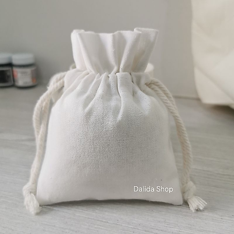 ถุงผ้าฝ้าย​ ทรงขนมจีบ ขนาด​ 10x14 ซม.​ สีครีมผ้าดิบ​ สีขาวนวล ถุงหูรูด​ ทรงน่ารัก