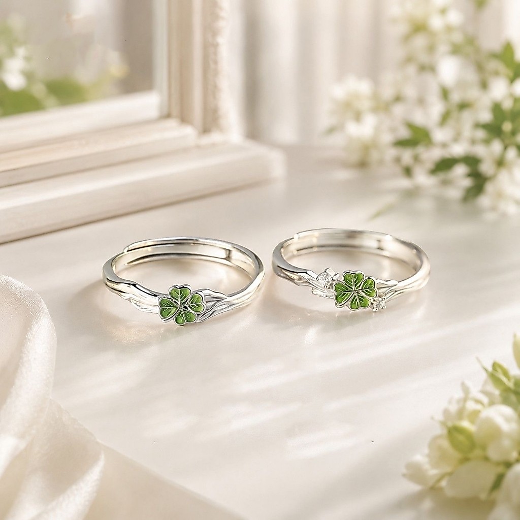 แฟชั่นแหวนโคลเวอร์สี่แฉกสีเขียวเกาหลีสําหรับผู้ชายและผู้หญิงสีเงินของขวัญคู่รักที่สวยงาม