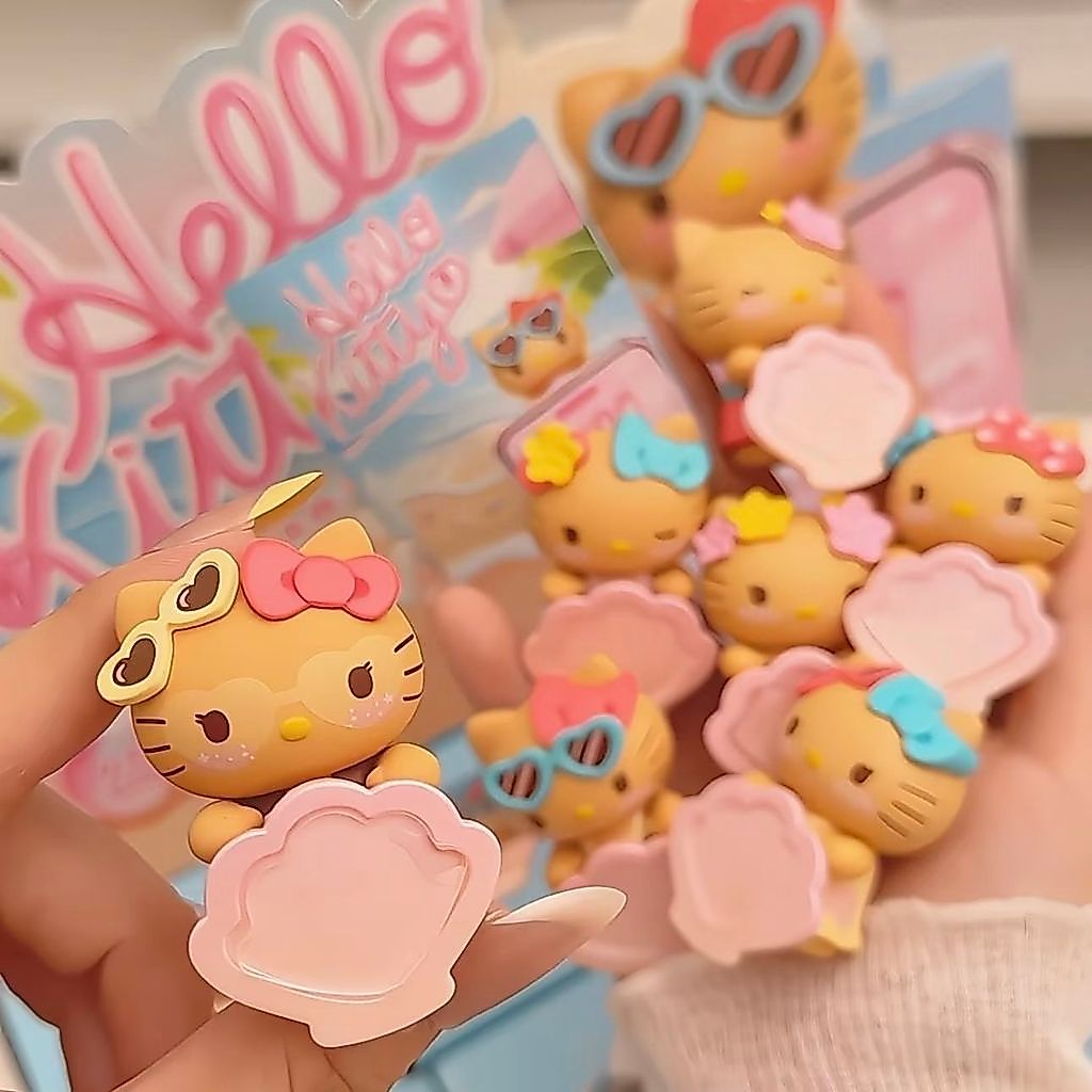Sanrio Kitty Go to the Beach Series ถั่วตลกน่ารักตุ๊กตาน่ารักเคสโทรศัพท์สติกเกอร์ตกแต่ง