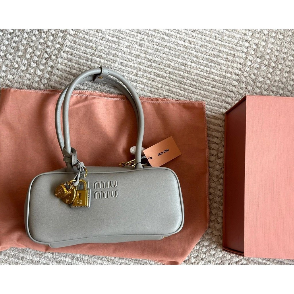 Miumiu Miumiu Bowling Briefcase กระเป๋าถือกระเป๋าสะพายไหล่