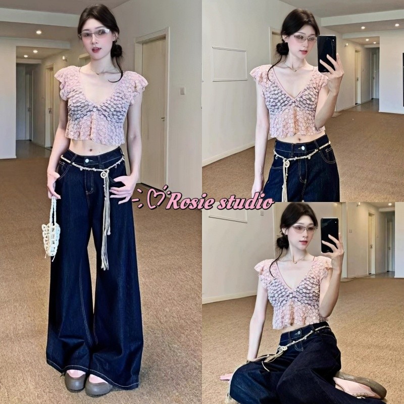 ROSIE💗พร้อมส่ง✨เสื้อครอป เสื้อลูกไม้คอวีลึกซีทรูเซ็กซี่ ลายดอกไม้ แขนตุ๊กตาสีชมพูสุดฮอตสไตล์ฝรั่งเศสแฟชั่นลำลองผู้หญิง