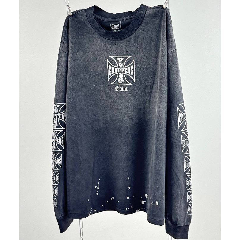 เสื้อยืดแขนยาวแบบตะเข็บเรียบ ดีไซน์พิเศษ มีการวาดลายมือและเทคนิคการซักน้ำพ่นทราย
