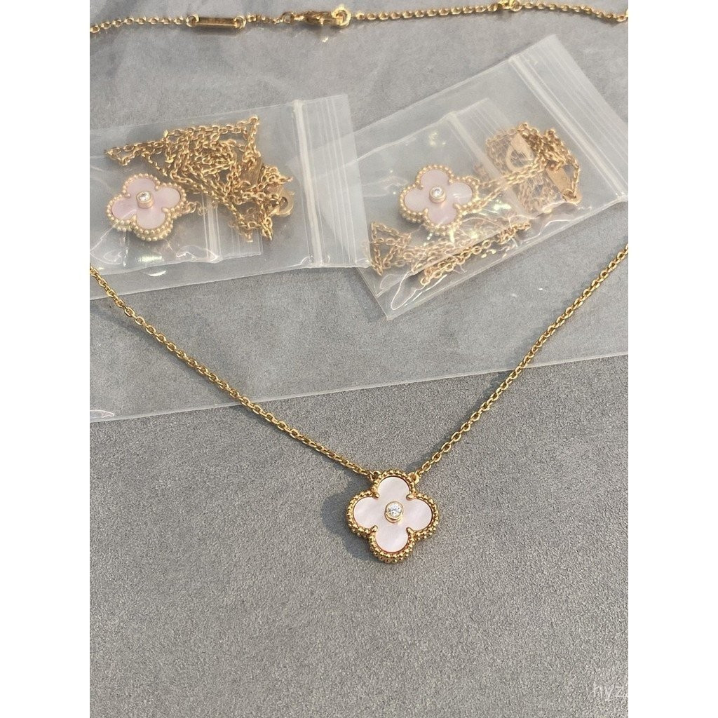 สร้อยคอ P80 V Gold วัสดุโรสโกลด์ เหมาะเป็นของขวัญพิเศษ