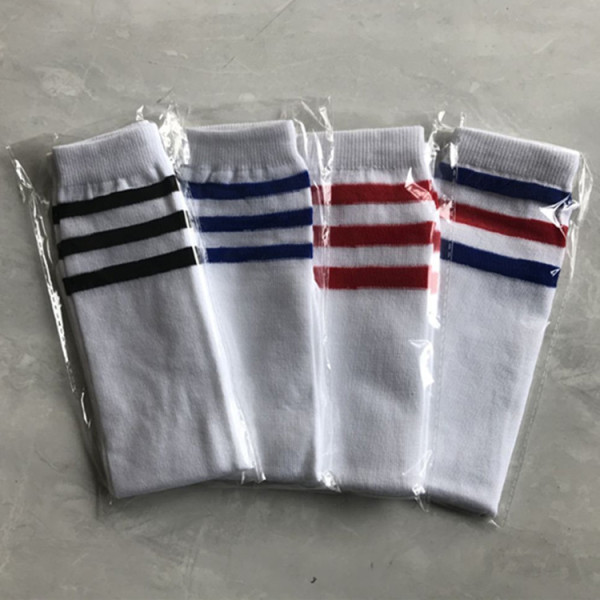 ลูกฟุตบอล โกลฟุตบอล ถุงเท้าเชียร์ลีดเดอร์สำหรับนักเรียนชายและหญิง พร้อมใช้ในเกมและในฐานะกัปตันทีม