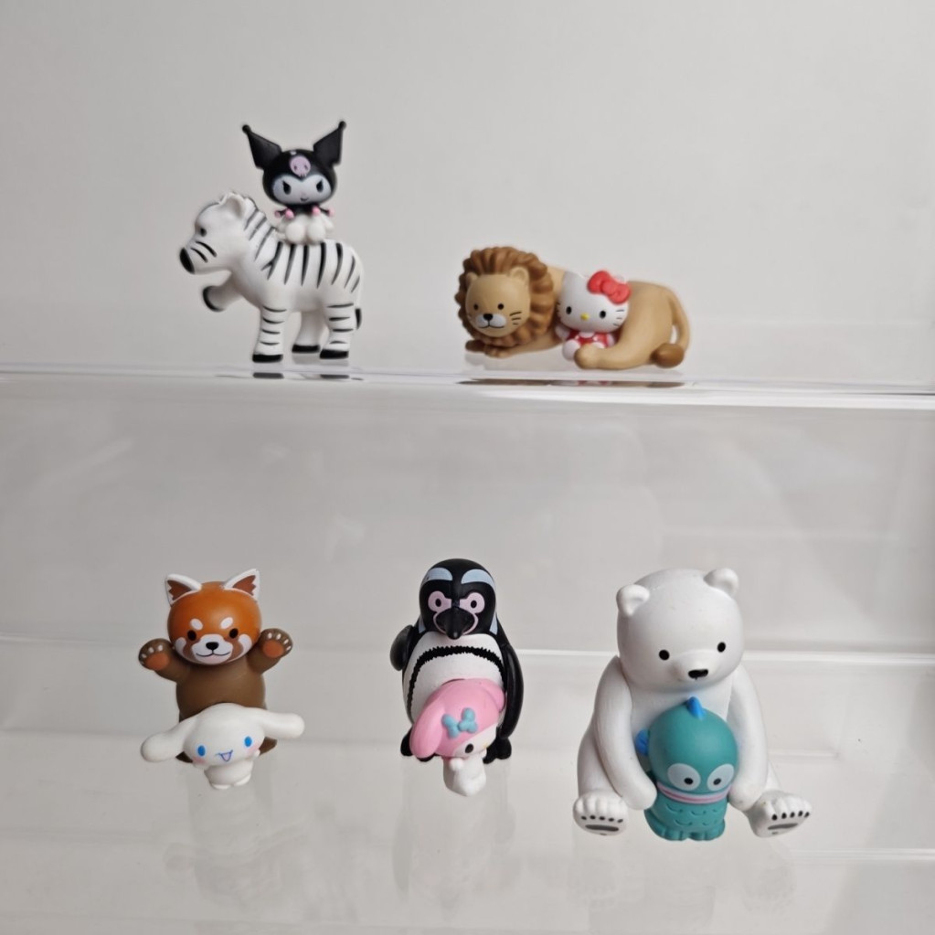 ของเล่น Gashapon จากญี่ปุ่นโอซาก้า ดีไซน์สุนัขหูใหญ่และแรคคูน