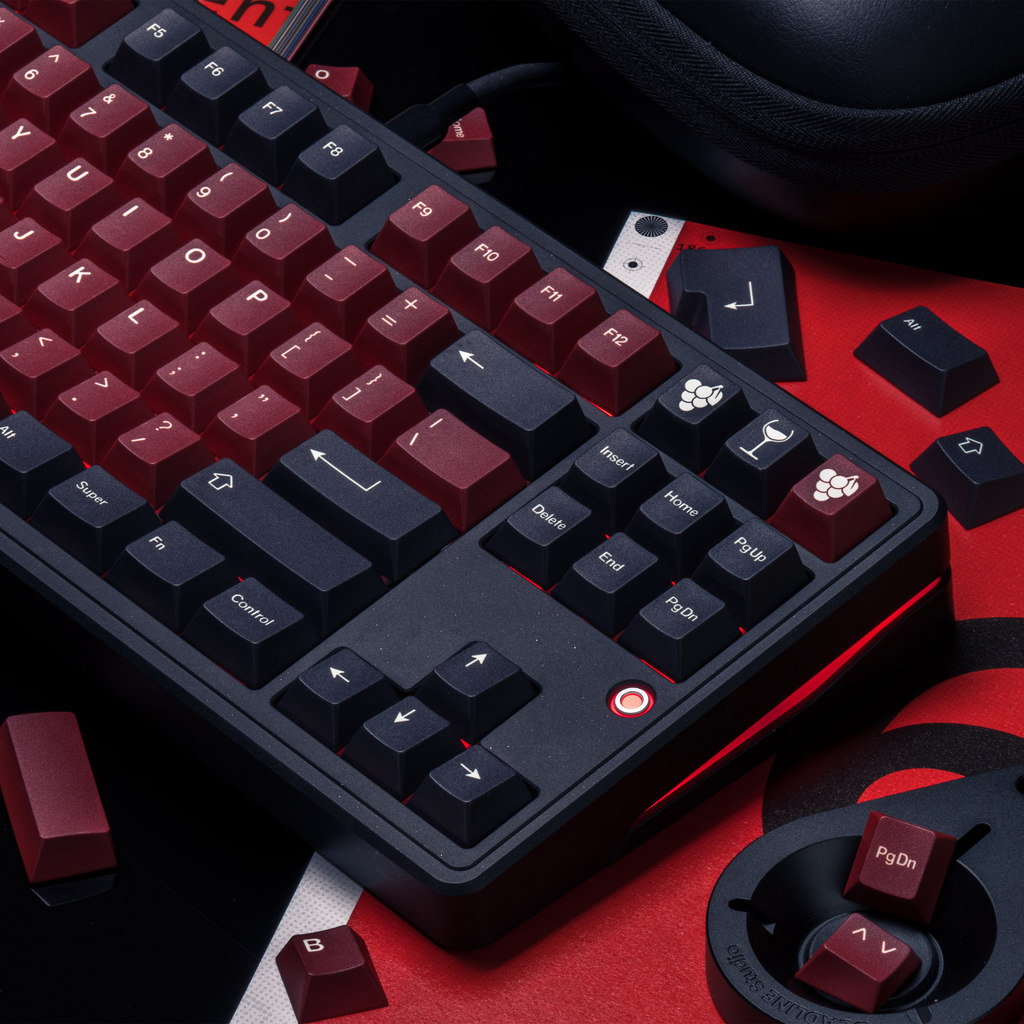 GMK Burgundy Clone Keycaps PBT วัสดุโปรไฟล์เชอร์รี่ 1.7 มม.หนา Dye Sub คีย์บอร์ดเครื่องกล Keycaps