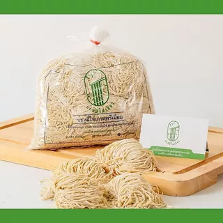 บะหมี่ไผ่เขียว บะหมี่ไข่เกรดพรีเมียม สูตรต้นตำรับกวางตุ้ง เส้นกลม 10 ก้อน(ครึ่งกิโล)