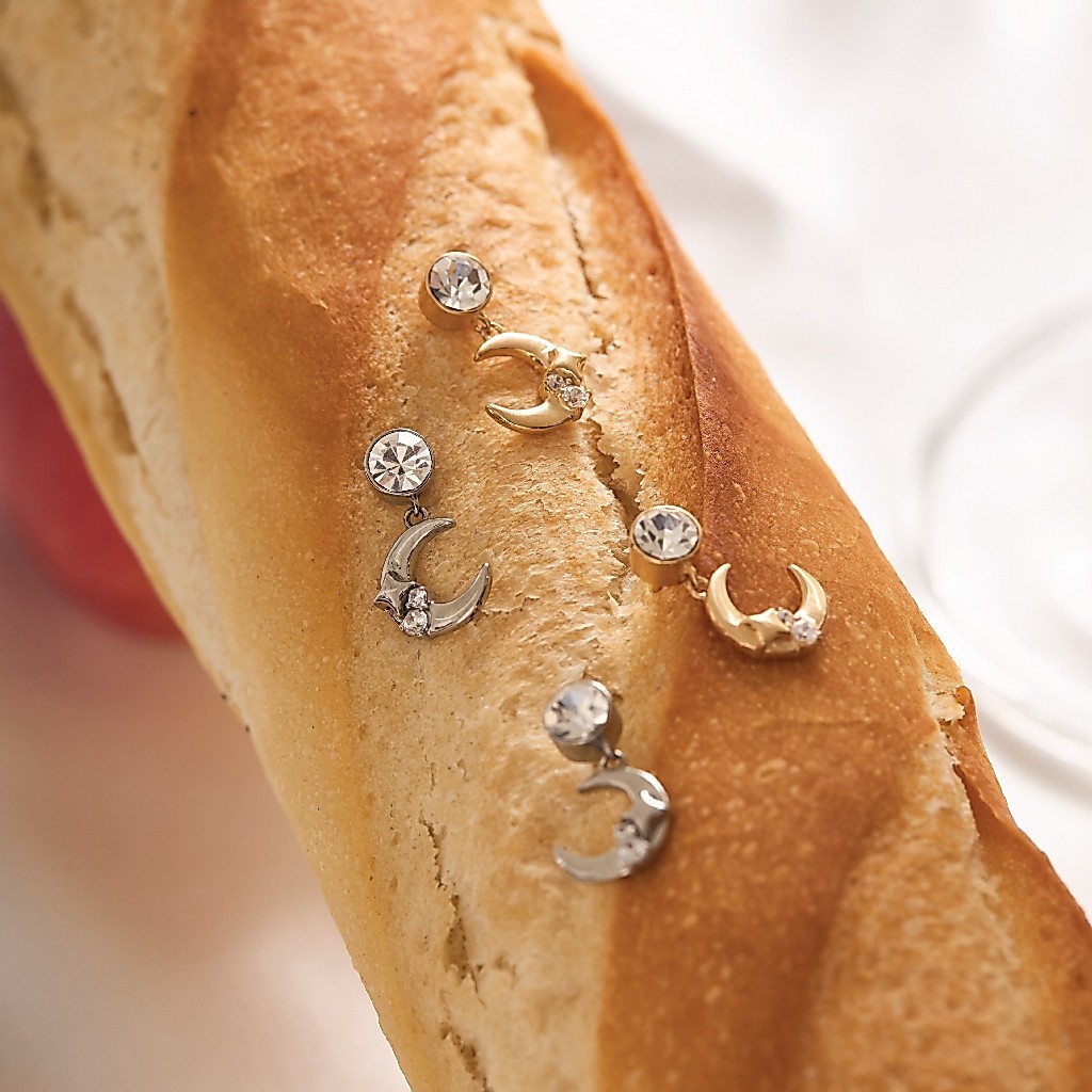 earika.earrings - moonfall dangle ต่างหูห้อยรูปพระจันทร์ วัสดุสแตนเลส stainless steel ใส่อาบน้ำได้ เหมาะสำหรับคนแพ้ง่าย