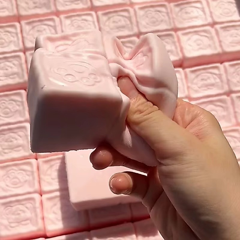 สตรอเบอร์รี่ Mochi Squishy บีบ Fidget ของเล่นช้า Rebound ความเครียดความวิตกกังวลบรรเทา Vent Anger Sensory ของเล่น Decompression Plaything
