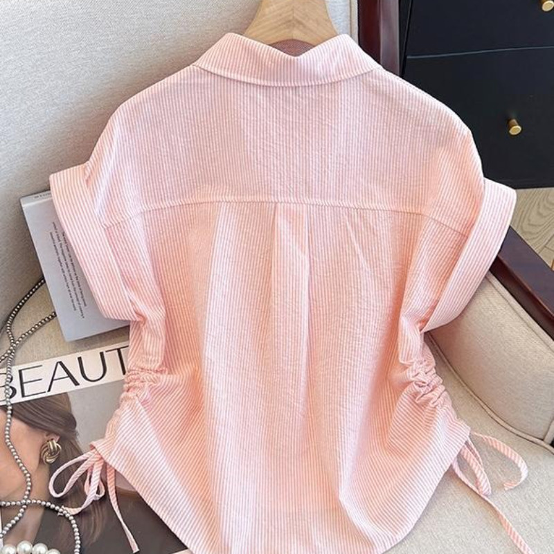 Dahong  99177 เสื้อเชิ้ตลายทางแขนสั้นสำหรับผู้หญิง  oversize มีเชือกรูดเอวด้านข้าง เสื้อแฟชั่นสีทึบเหมาะกับทุกไลฟ์สไตล์ ราคา ถูกที่สุด ดีลบีเคเค แกลเลอรีภาพที่ 6